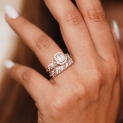 پشت حلقه اونیکس