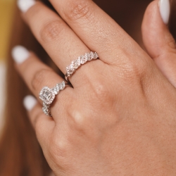 پشت حلقه اونیکس