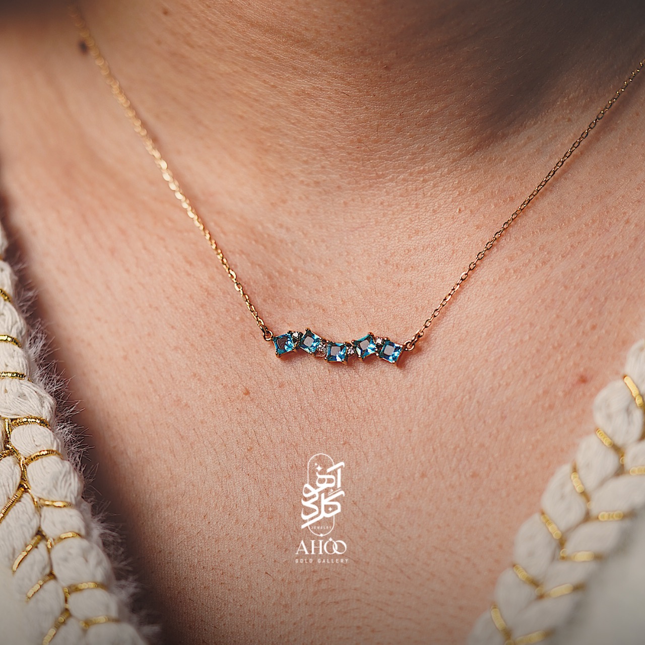 پلاک و زنجیر متصل نگین آبی