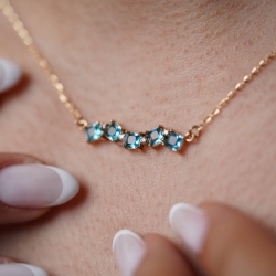 پلاک و زنجیر متصل نگین آبی