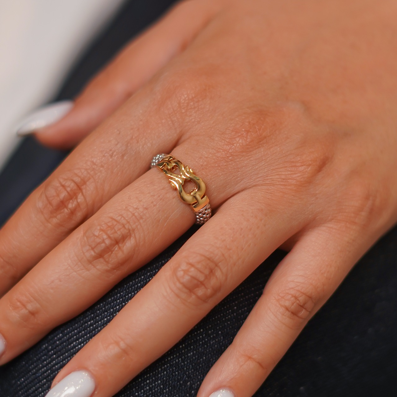 انگشتر نیلا