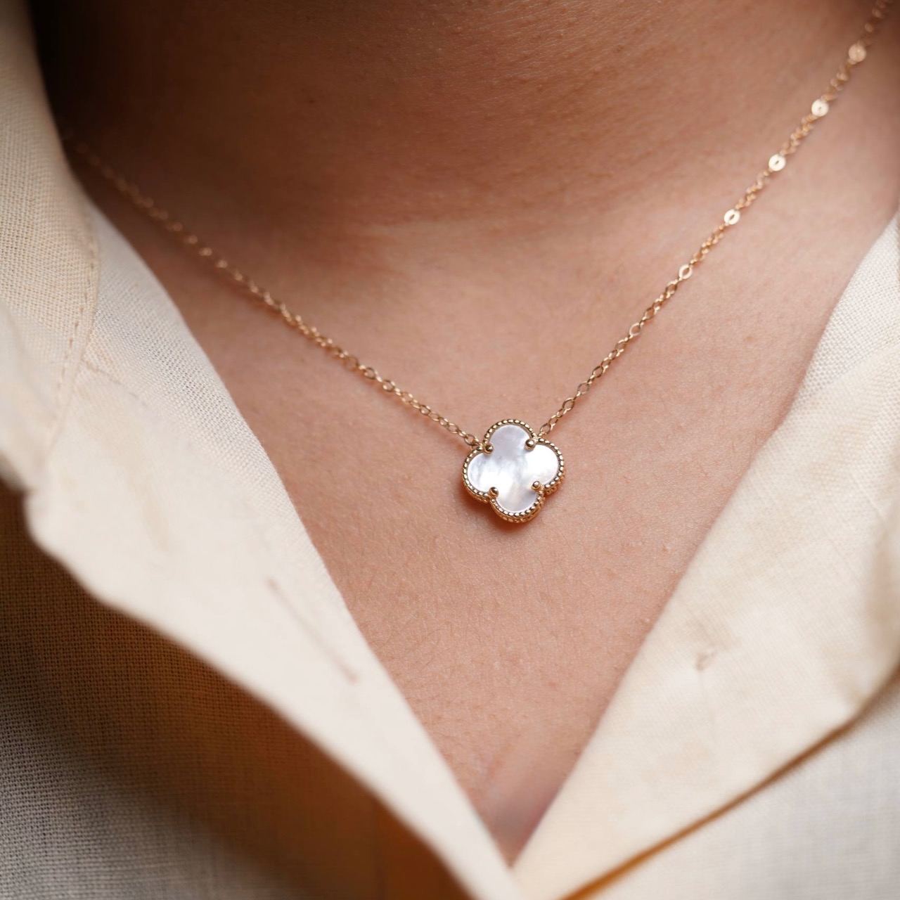 گردنبند ونکلیف سفید